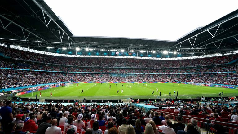 政府已批准在进一步解封前允许6万球迷入场观赛